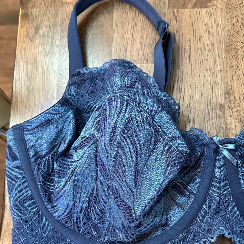 Cacique Women's Navy Lace Underwire Bra - Blue. Size 42DDD. NWT - Picture 4 of 9